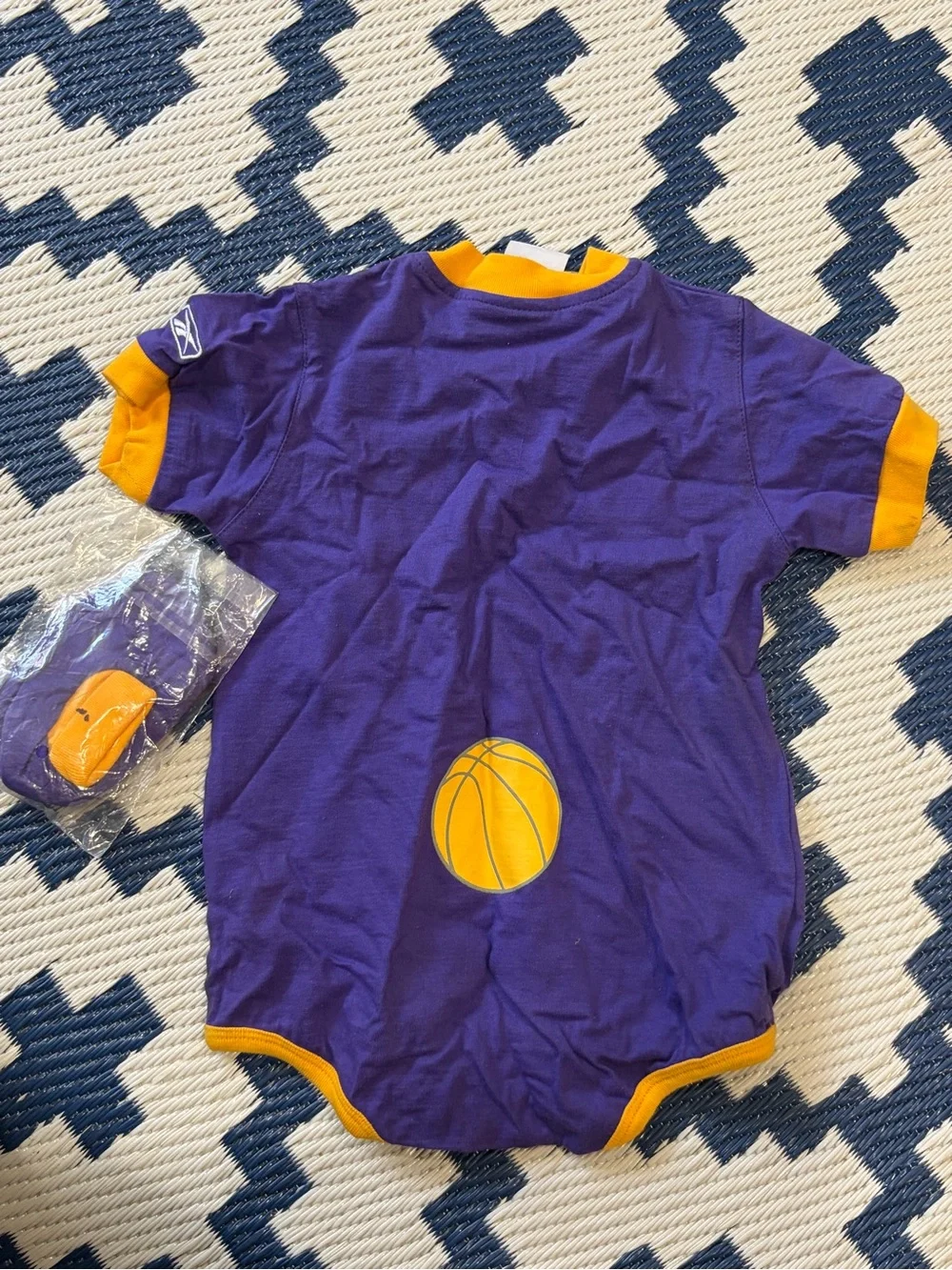 Vintage Los Angeles Lakers Reebok Baby Onsie w/ Socks  Size 24 Months New